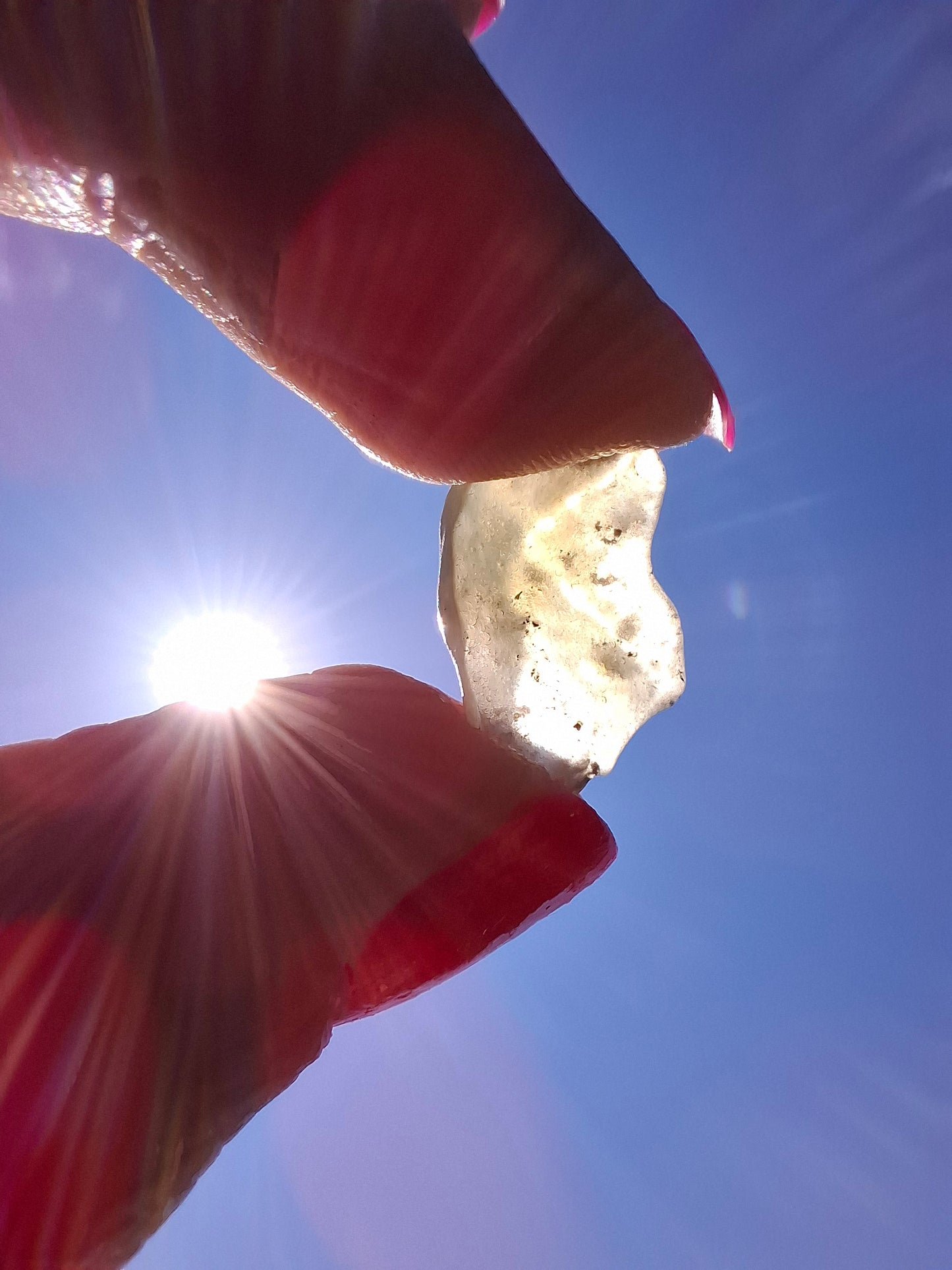 Libyan Desert Glass (darker) Piece, 0.95g, Tektite (Ref: L1363)