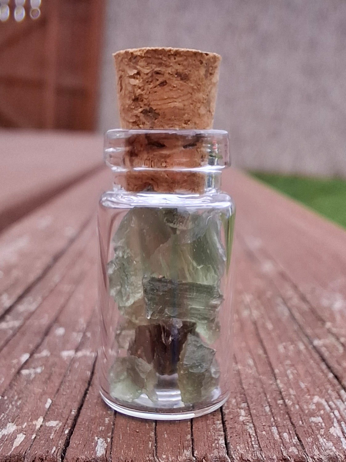 Moldavite Chips (1.00g) in 1ml Bottle, Tektite (Ref: B37)