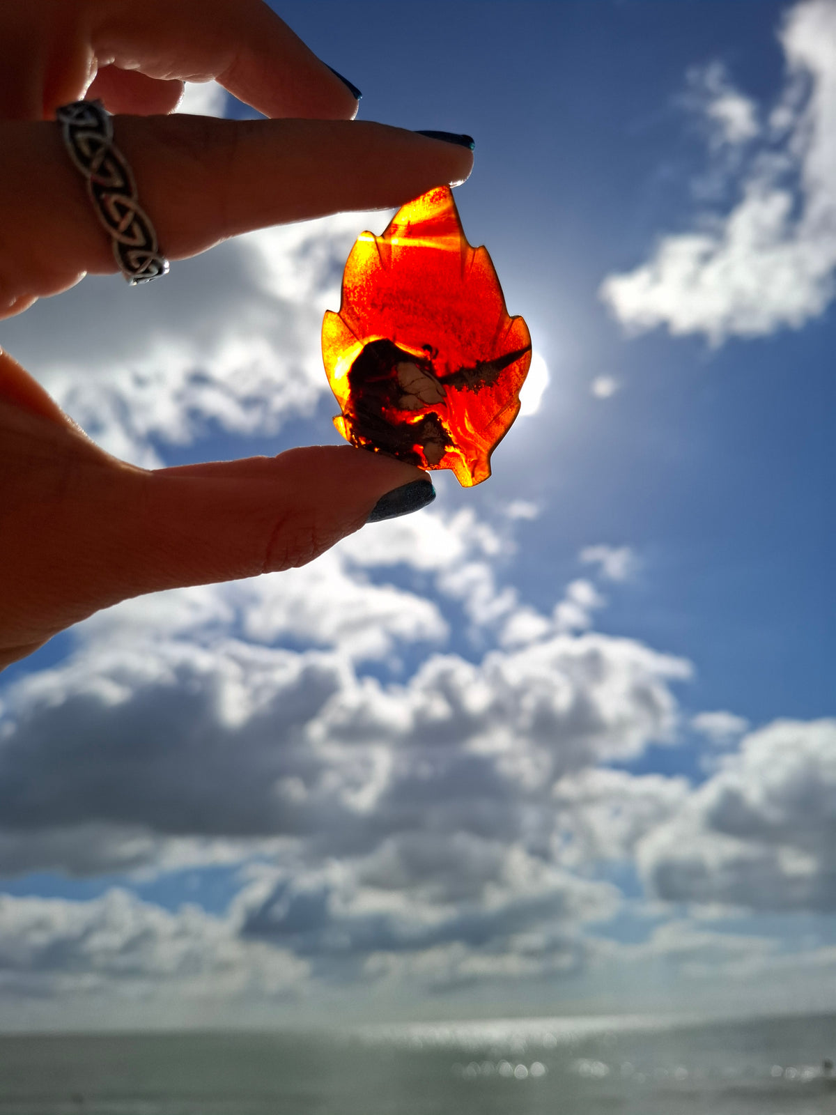 Red Amber Leaf Carving, 7.42g, Fossil (Ref: Leaf13)
