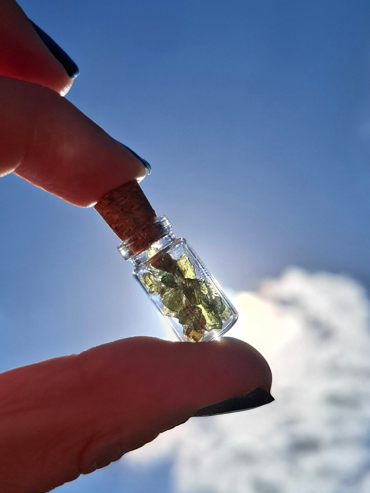 Moldavite Chips (1.00g) in 1ml Bottle, Tektite (Ref: B30)