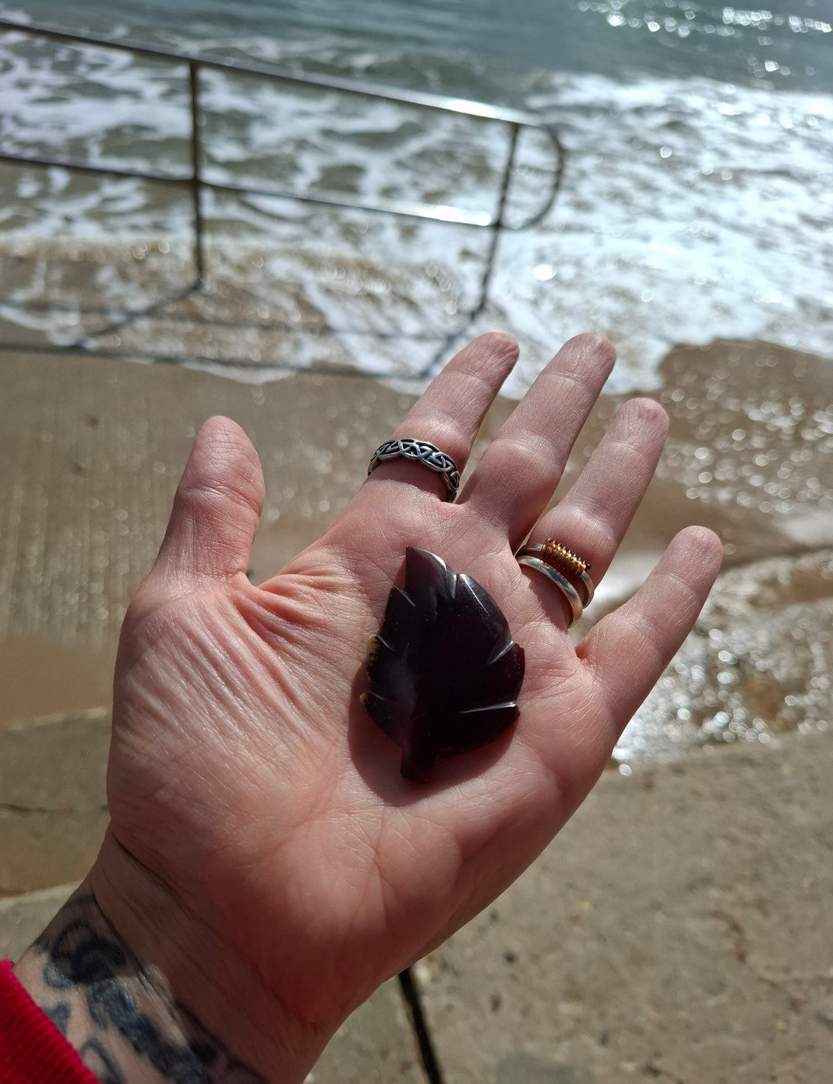 Red Amber Leaf Carving, 7.03g, Fossil (Ref: Leaf11)