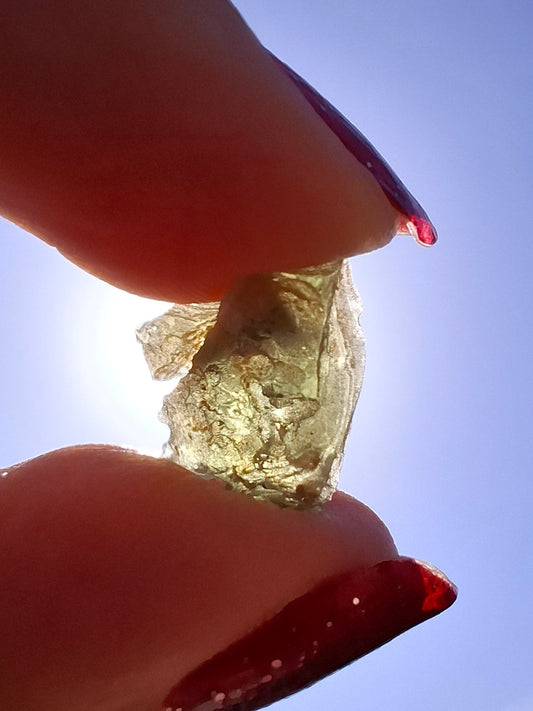 Moldavite Piece, 0.68g, Tektite (Ref: 1481)