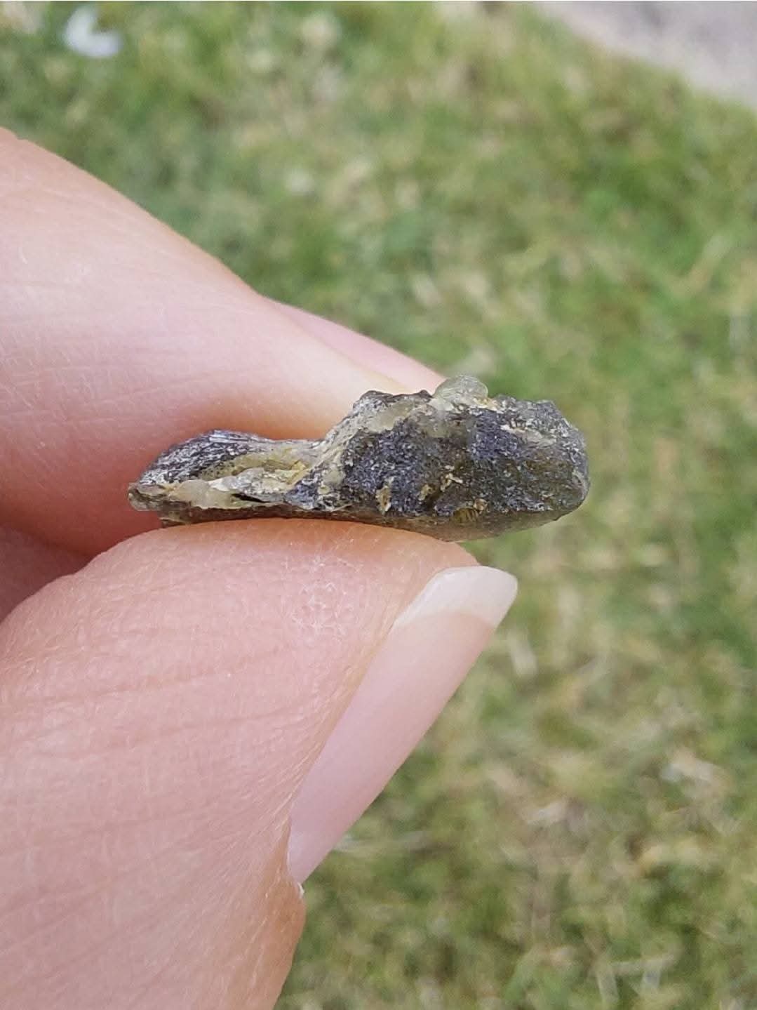 Moldavite Piece, 0.81g, Tektite (Ref: E164)