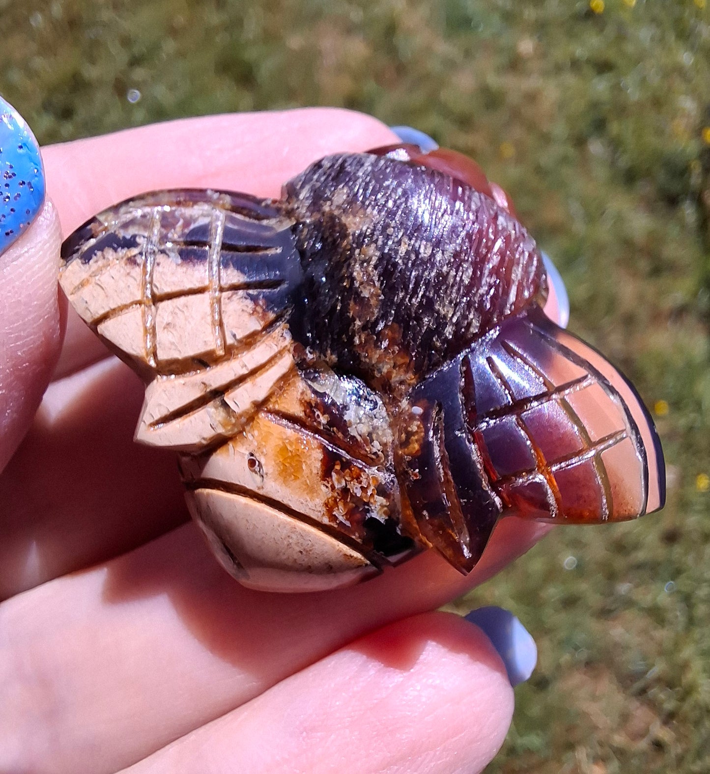 Red Amber Honey Bee Carving, 7.00g, Fossil (Ref: Bee31)