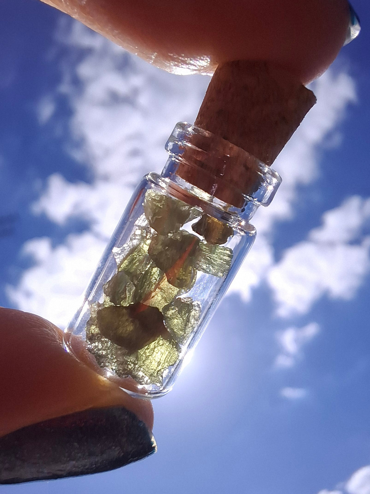 Moldavite Chips (1.00g) in 1ml Bottle, Tektite (Ref: B32)