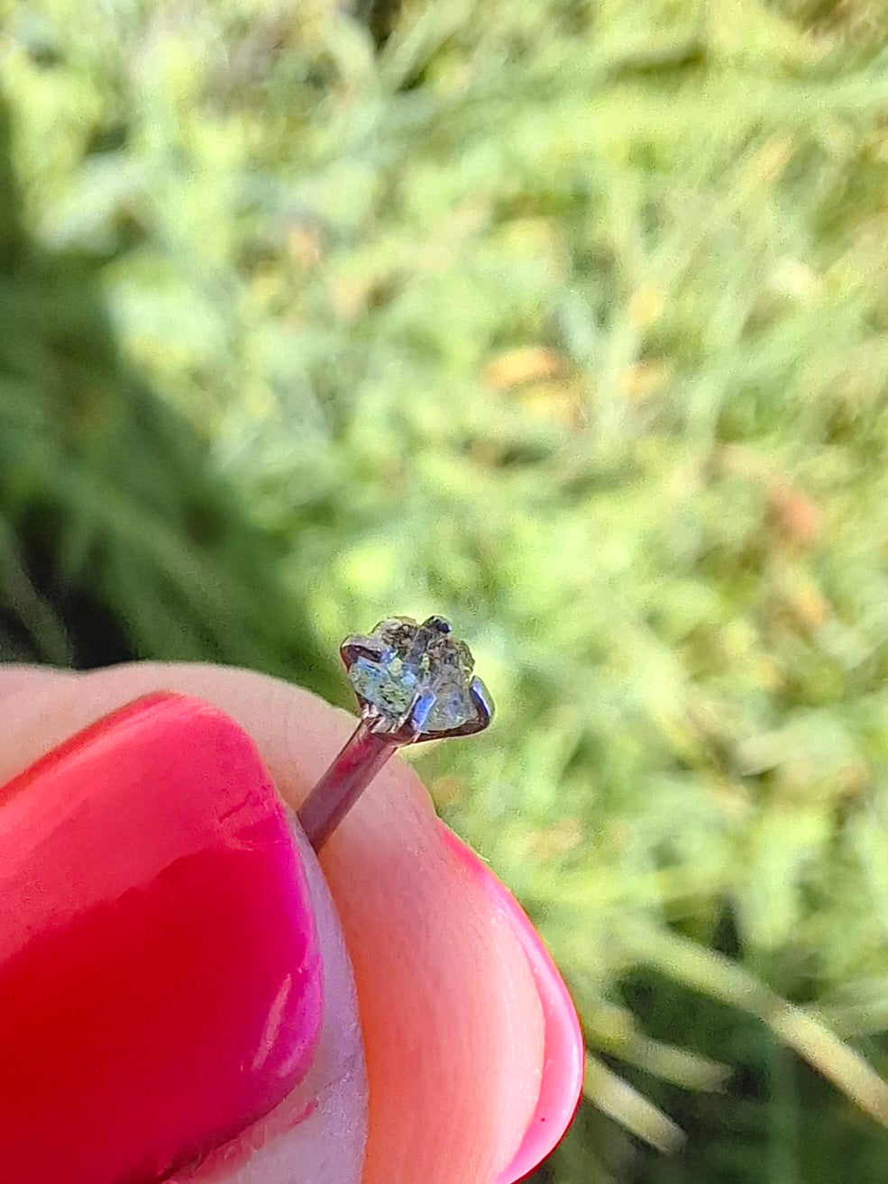 Moldavite (raw) NOSE STUD, 18G, L shape, Surgical steel, Tektite (Ref: N8)
