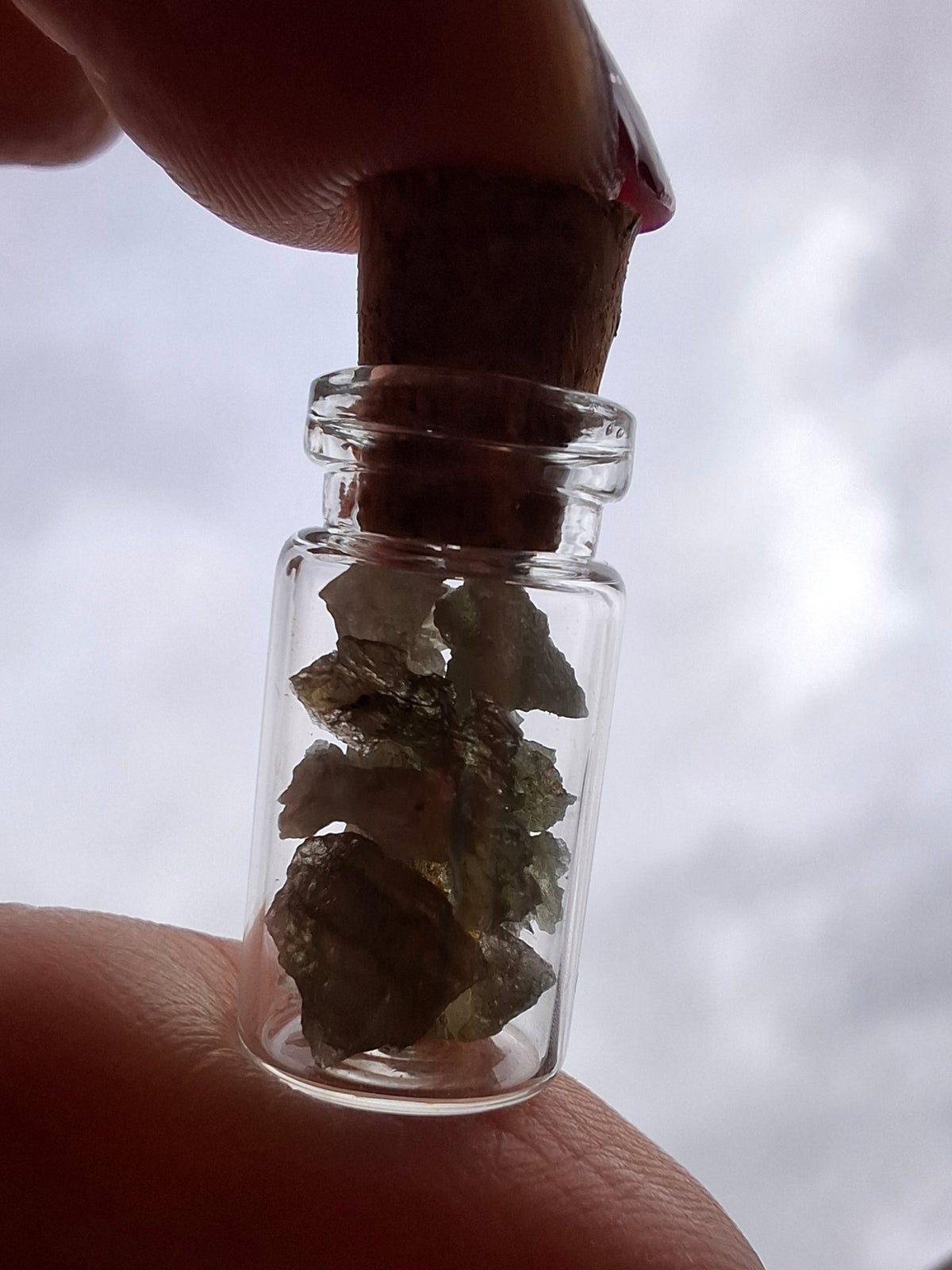 Moldavite Chips (1.00g) in 1ml Bottle, Tektite (Ref: B38)