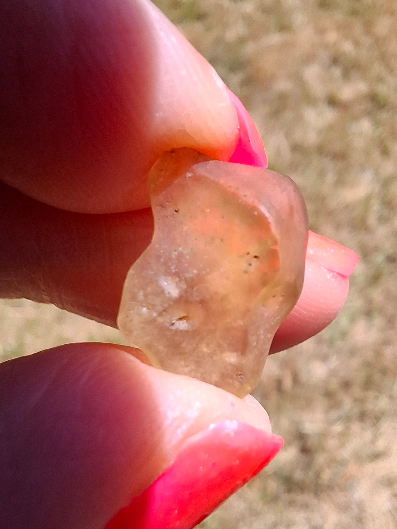 Libyan Desert Glass (darker) Piece, 0.95g, Tektite (Ref: L1363)