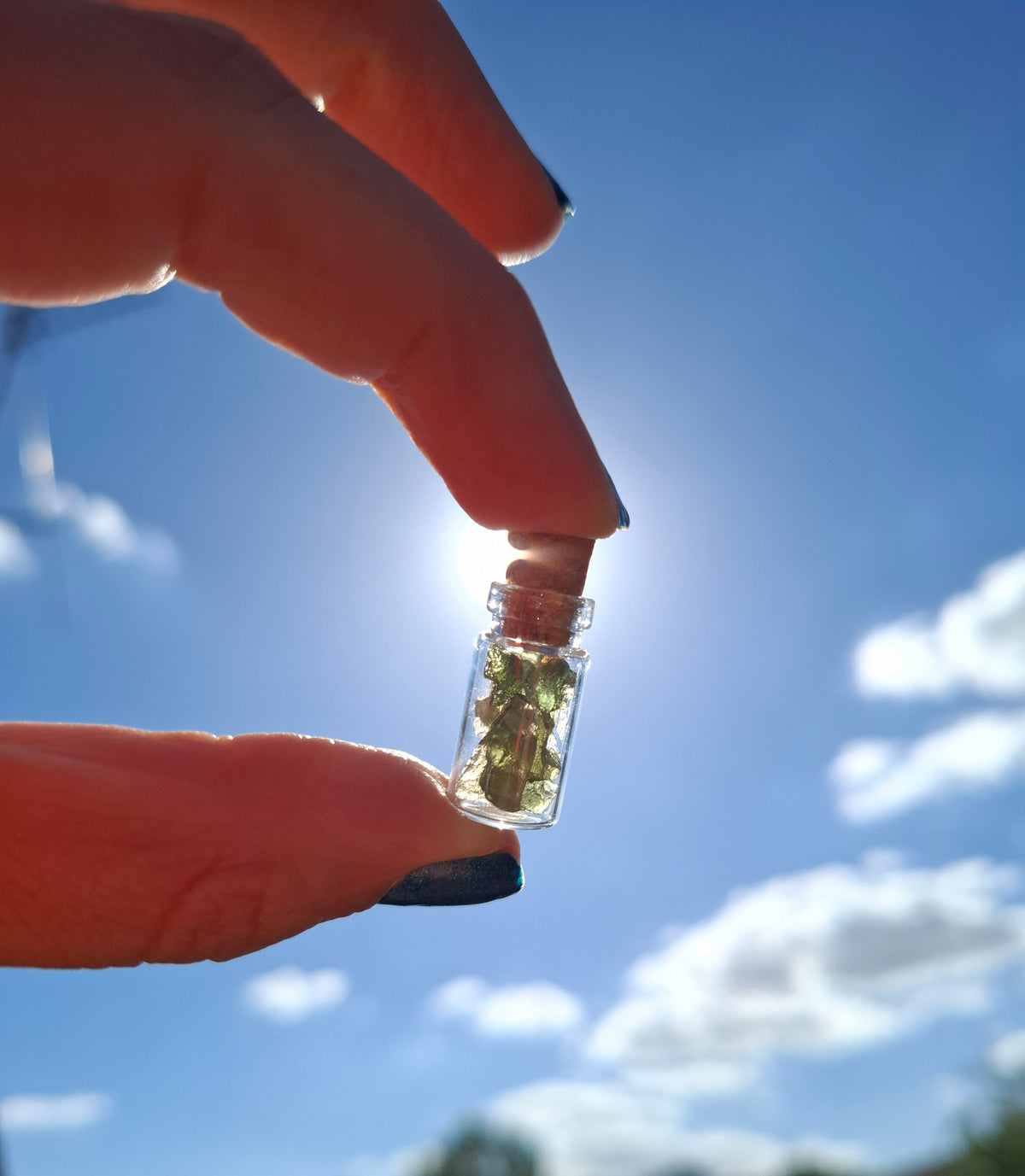 Moldavite Chips (1.00g) in 1ml Bottle, Tektite (Ref: B35)