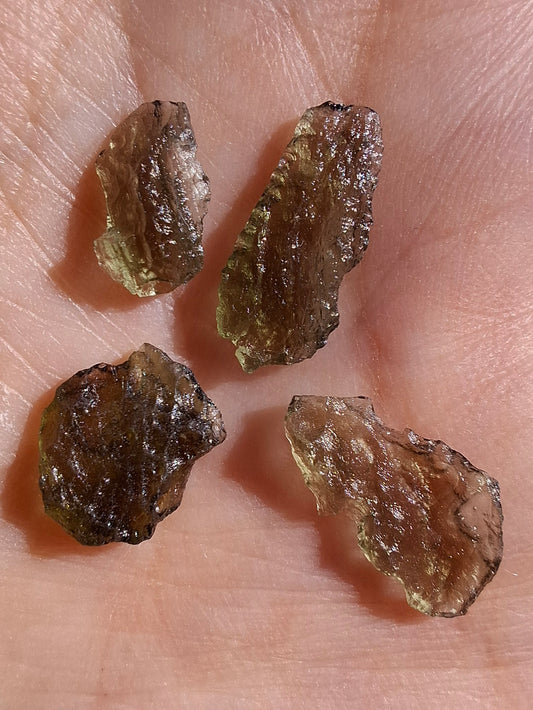 Moldavite chip Bundle, 1g, 4 pcs, Tektite (Ref: MB32)