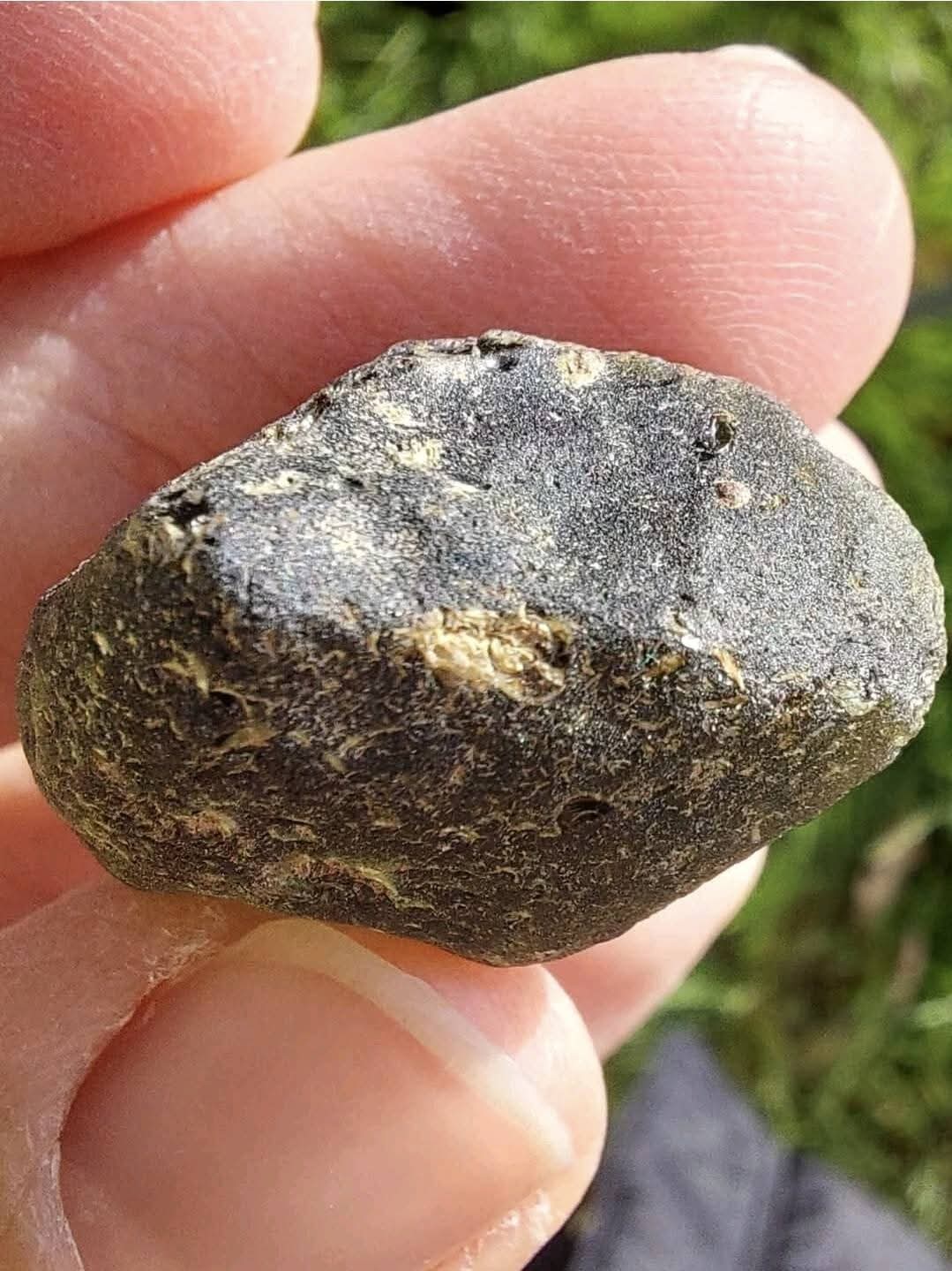 Moldavite Piece, CHLUM FIELD, 15.77g, Tektite (Ref: 1045)