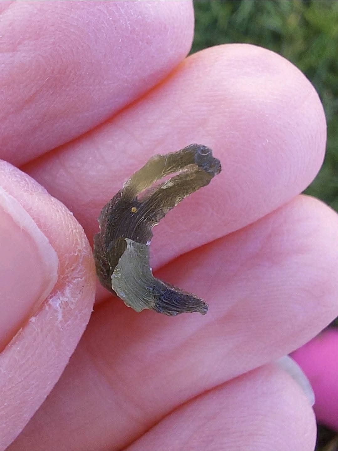 Moldavite Piece, 0.63g, Tektite (Ref: 1098)