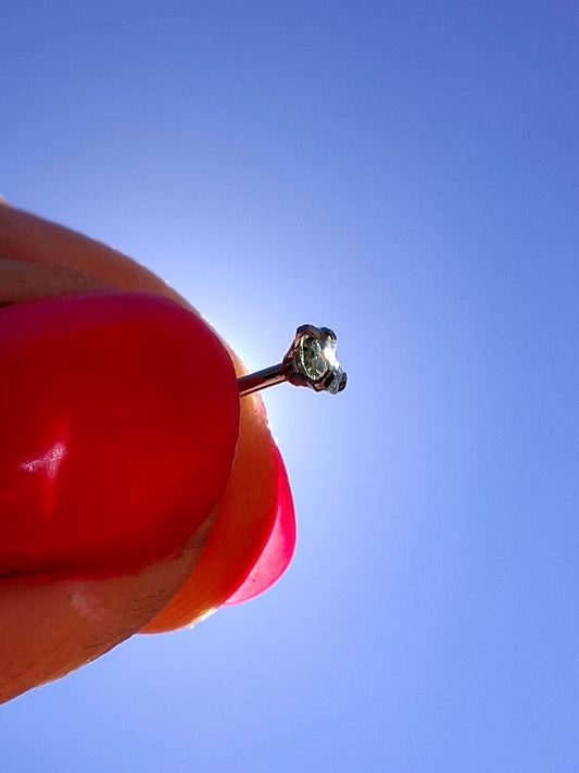Moldavite (raw) NOSE STUD, 20G, L shape, Surgical steel, Tektite (Ref: N6)
