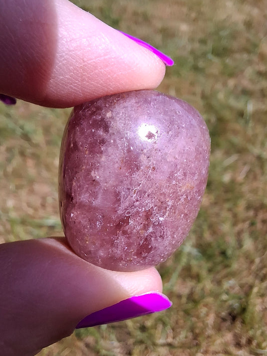 Strawberry Quartz, Tumble Stone, Crystal (Ref: T12)