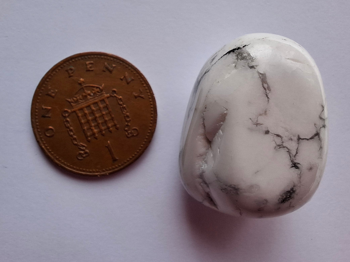 Howlite, Tumble Stone, Crystal (Ref: T45)