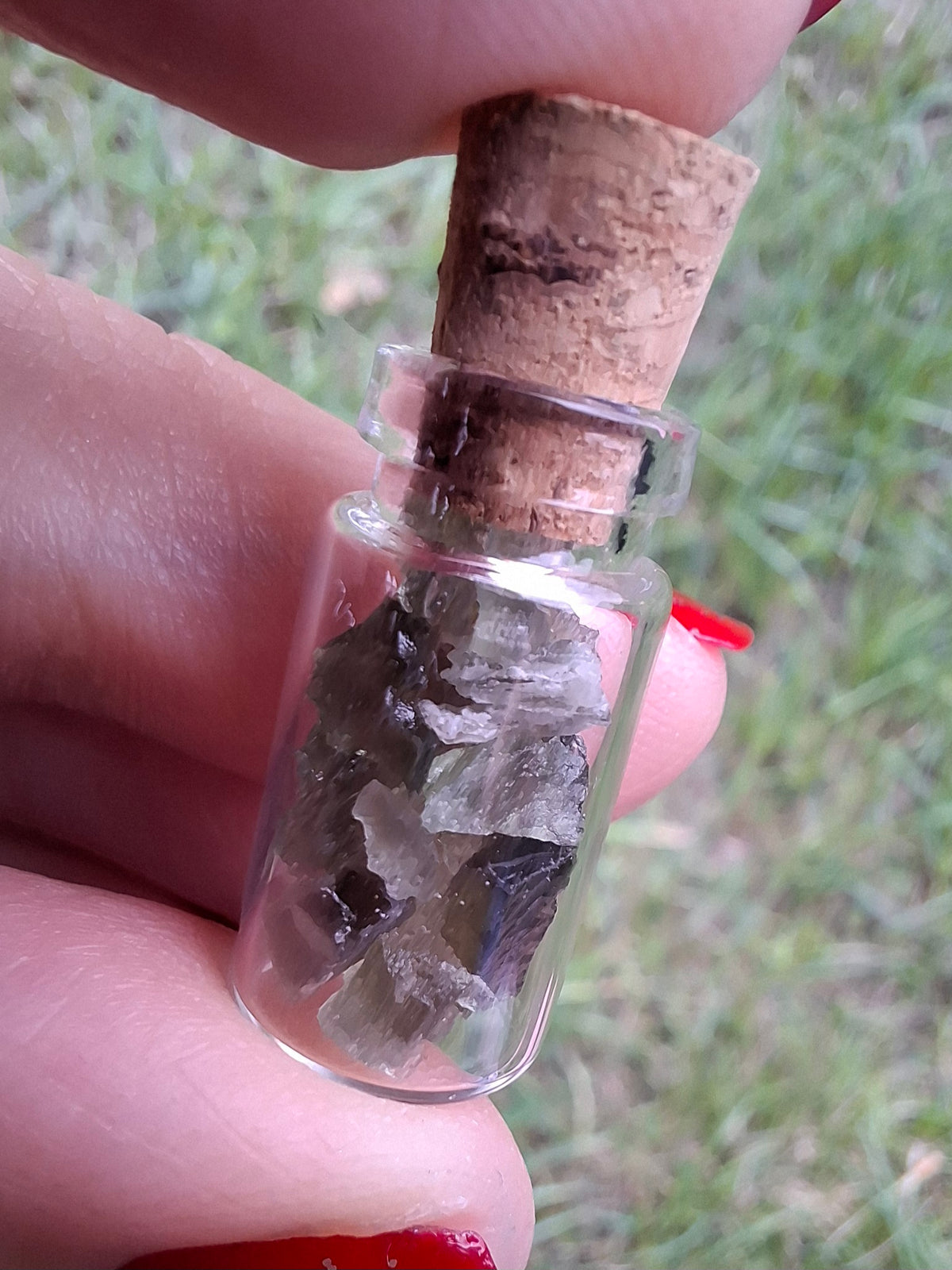 Moldavite Chips (1.00g) in 1ml Bottle, Tektite (Ref: B34)