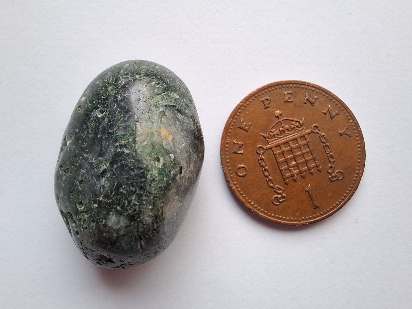 Green Moss Agate, Tumble Stone, Crystal (Ref: T170)