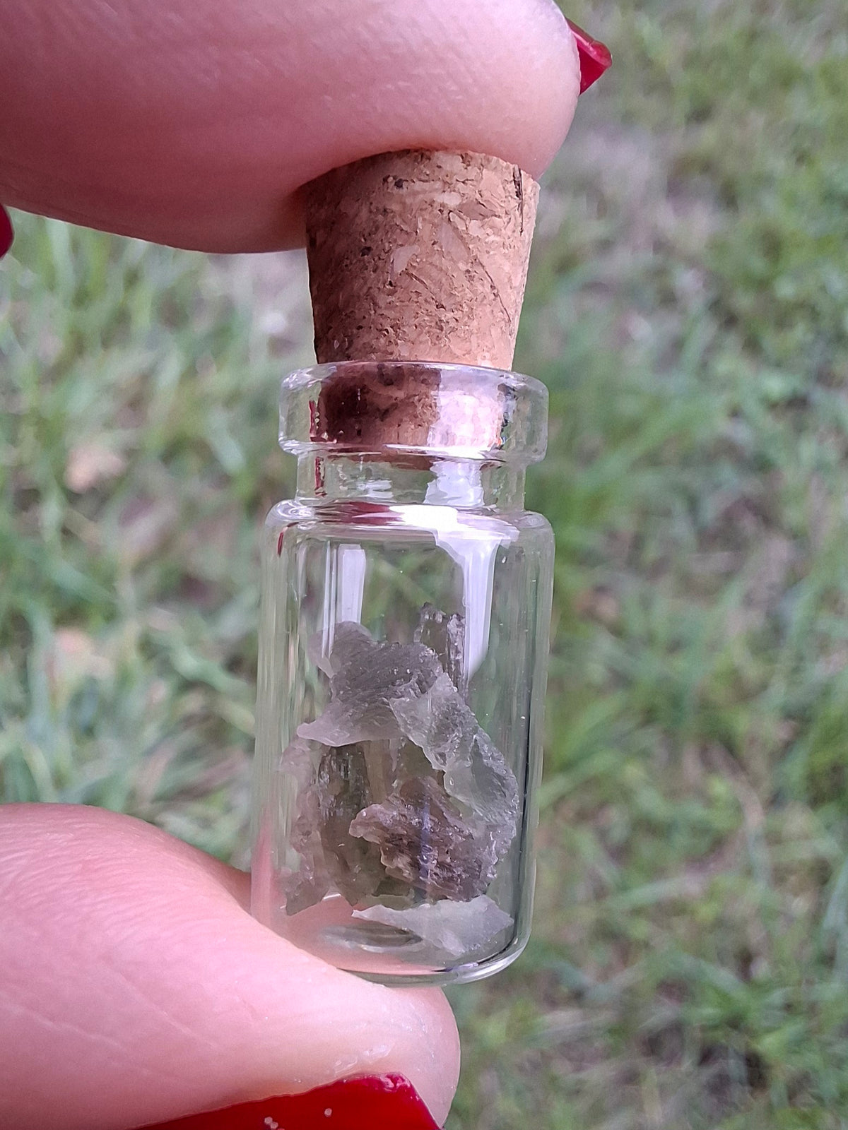 Moldavite Chips (0.50g) in 1ml Bottle, Tektite (Ref: B24)