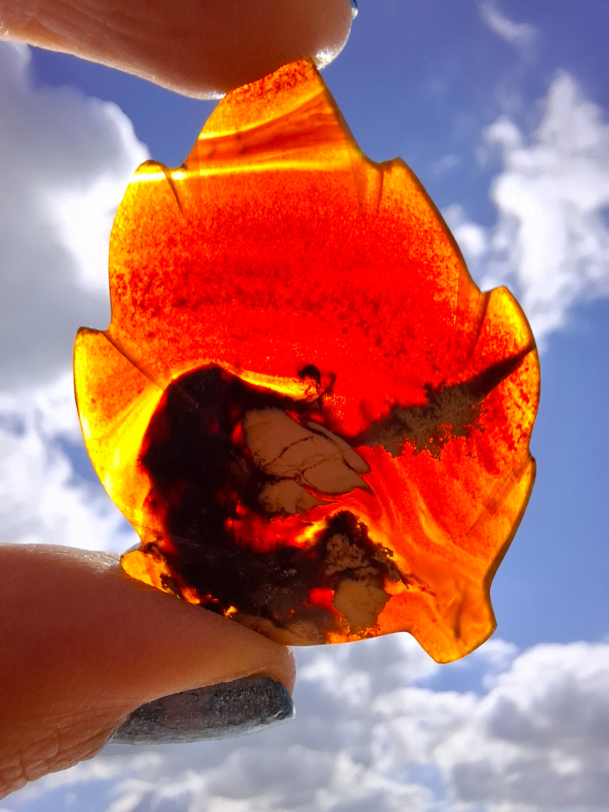 Red Amber Leaf Carving, 7.42g, Fossil (Ref: Leaf13)