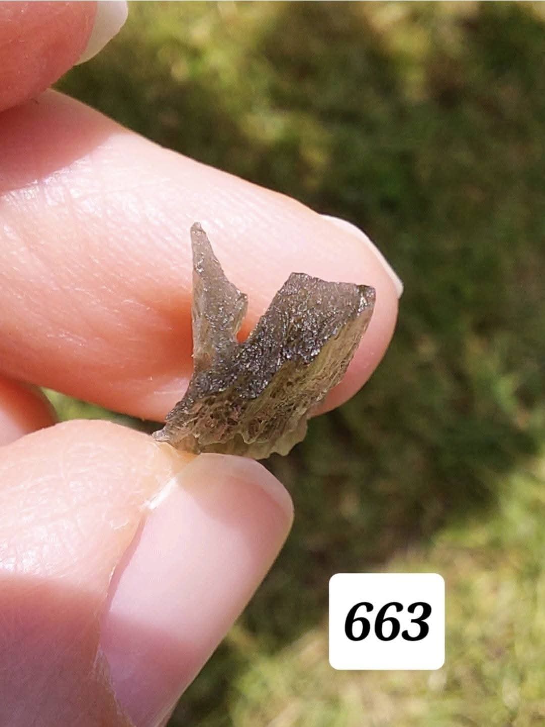 Moldavite Piece, 0.68g, Tektite (Ref: 663)