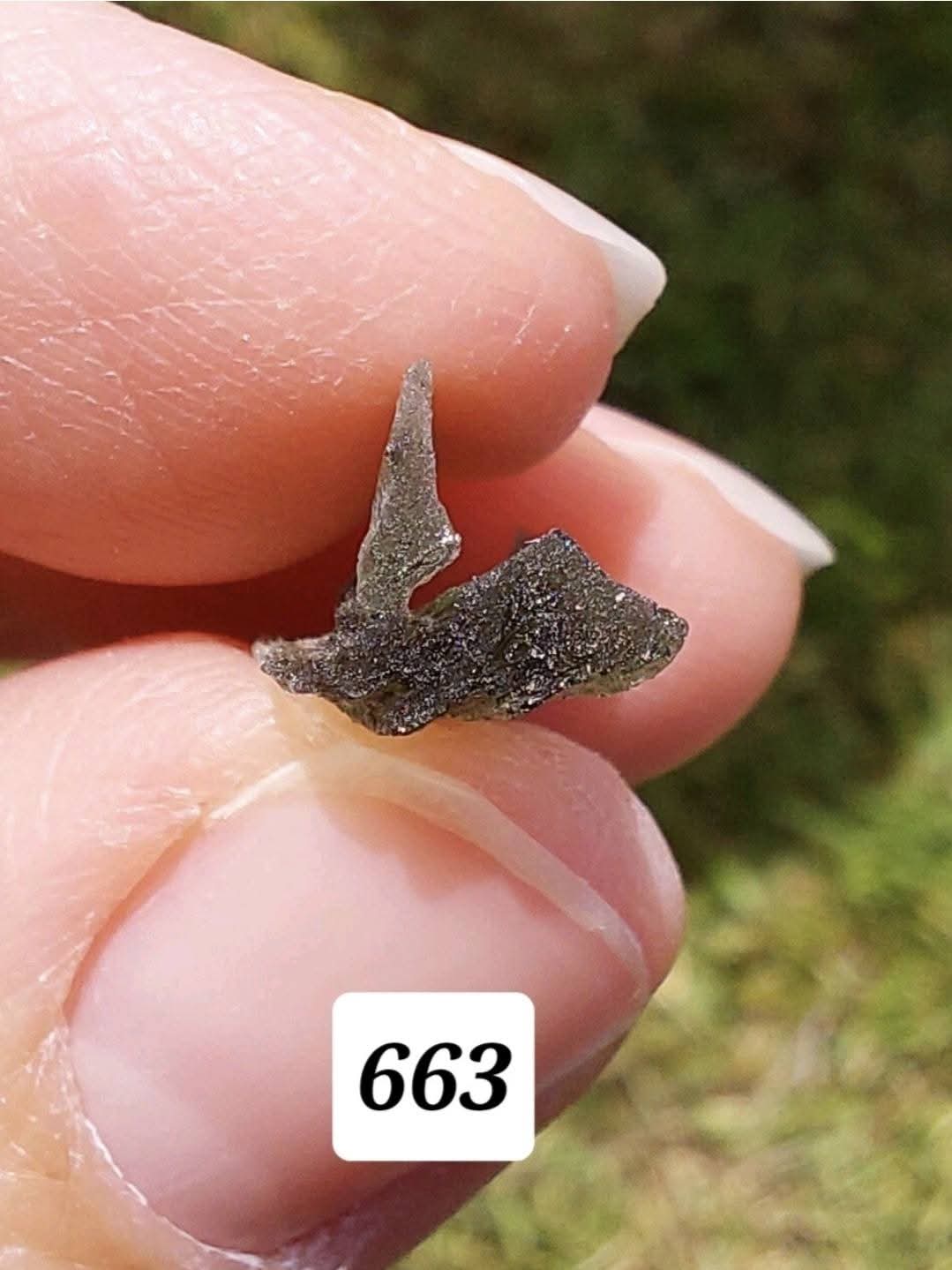 Moldavite Piece, 0.68g, Tektite (Ref: 663)