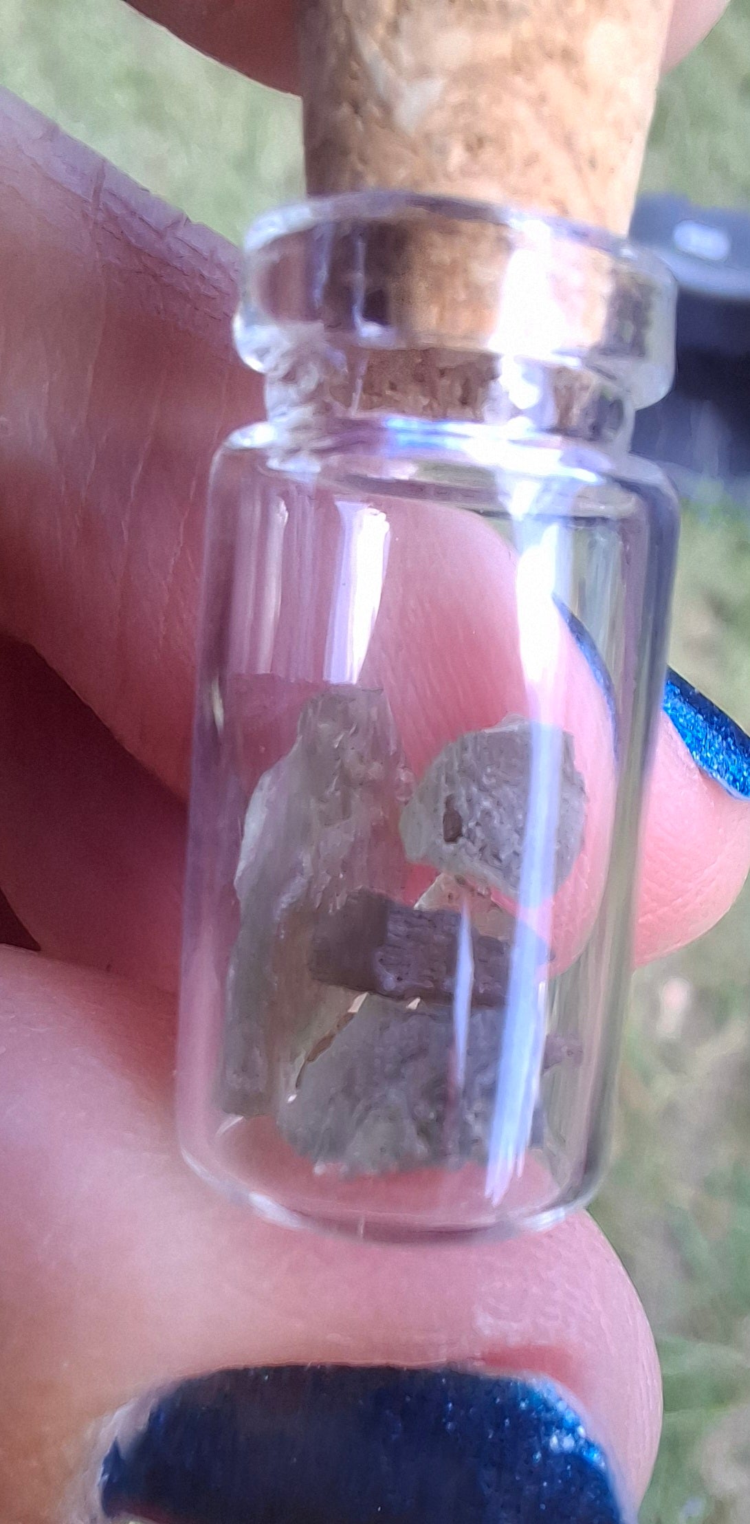Moldavite chips (0.50g) in 1ml Bottle, Tektite (Ref: B20)