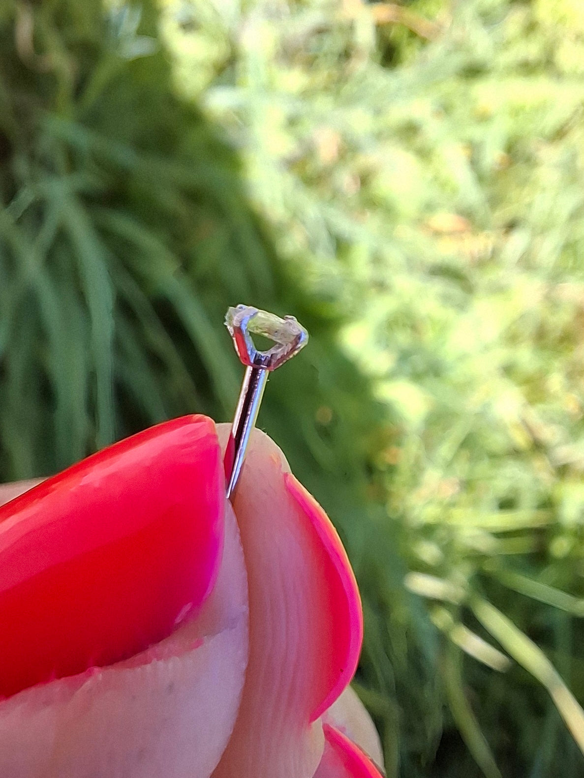 Moldavite (raw) NOSE STUD, 20G, L shape, Surgical steel, Tektite (Ref: N5)
