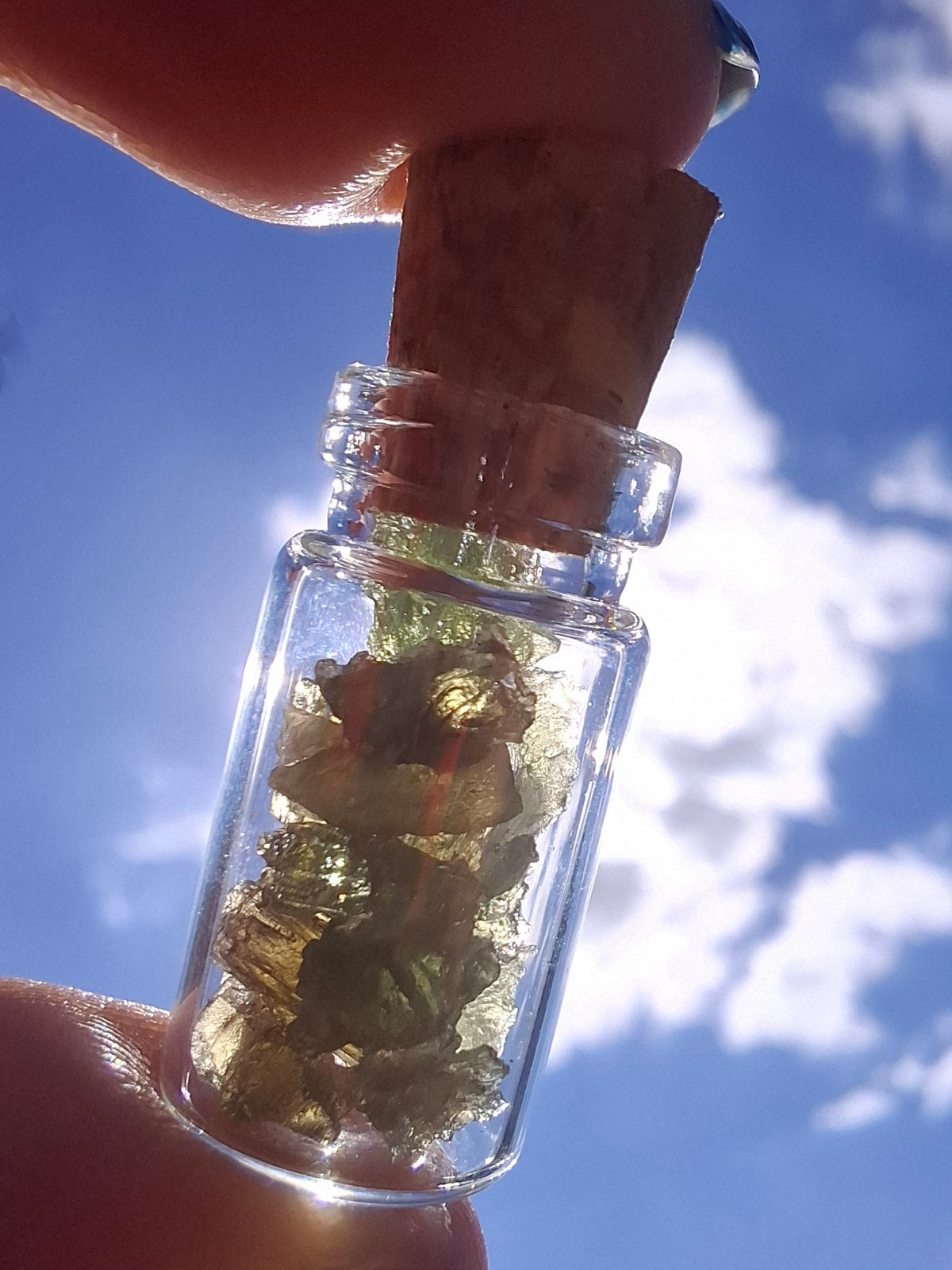 Moldavite Chips (1.00g) in 1ml Bottle, Tektite (Ref: B31)