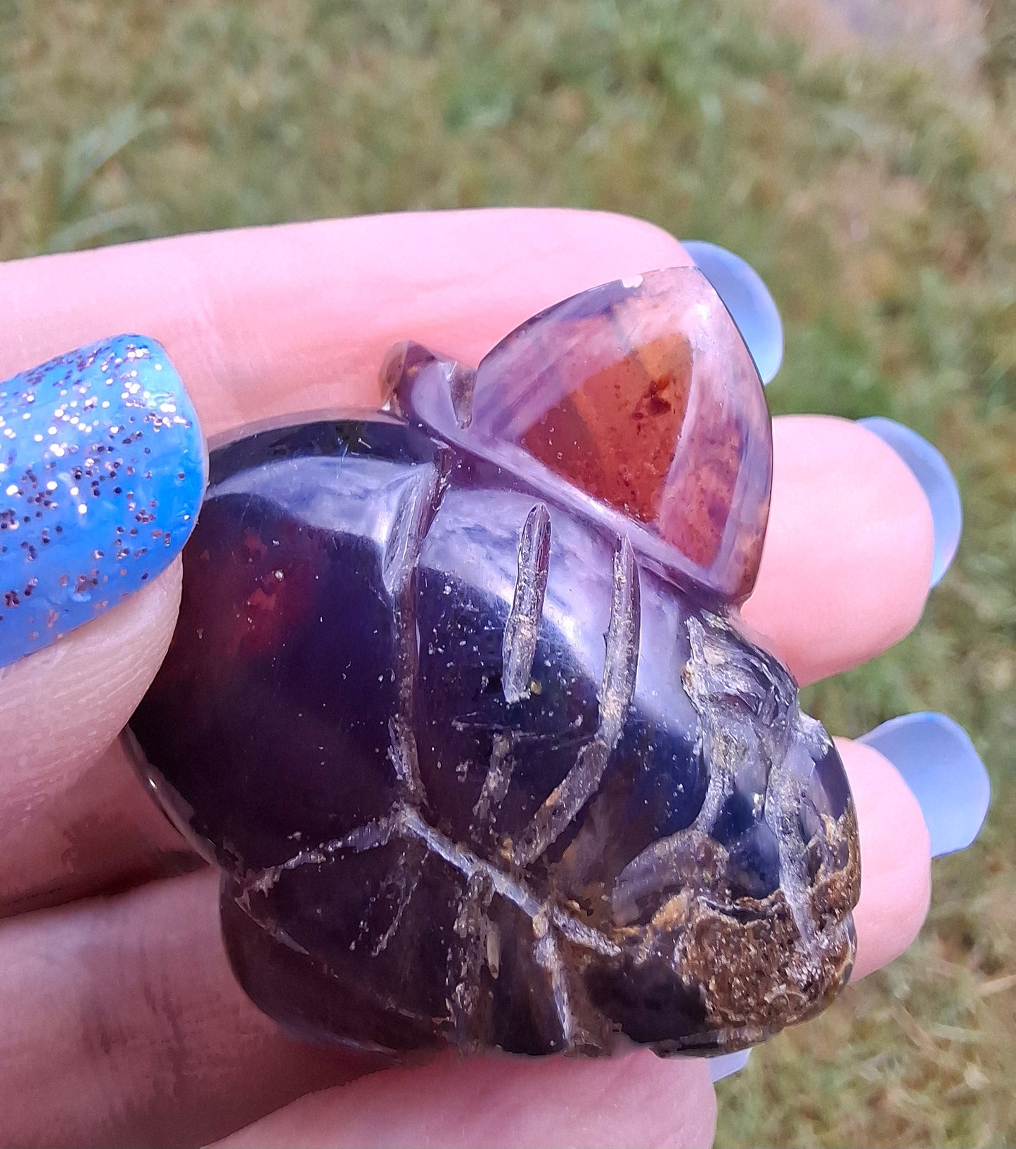 Red Amber Honey Bee Carving, 10.66g, Fossil (Ref: Bee39)