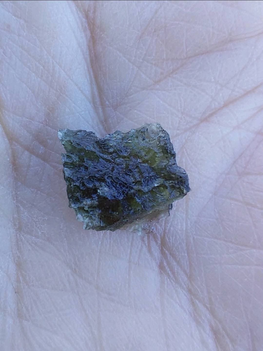 Moldavite Piece, 0.65g, Tektite (Ref: 1100)