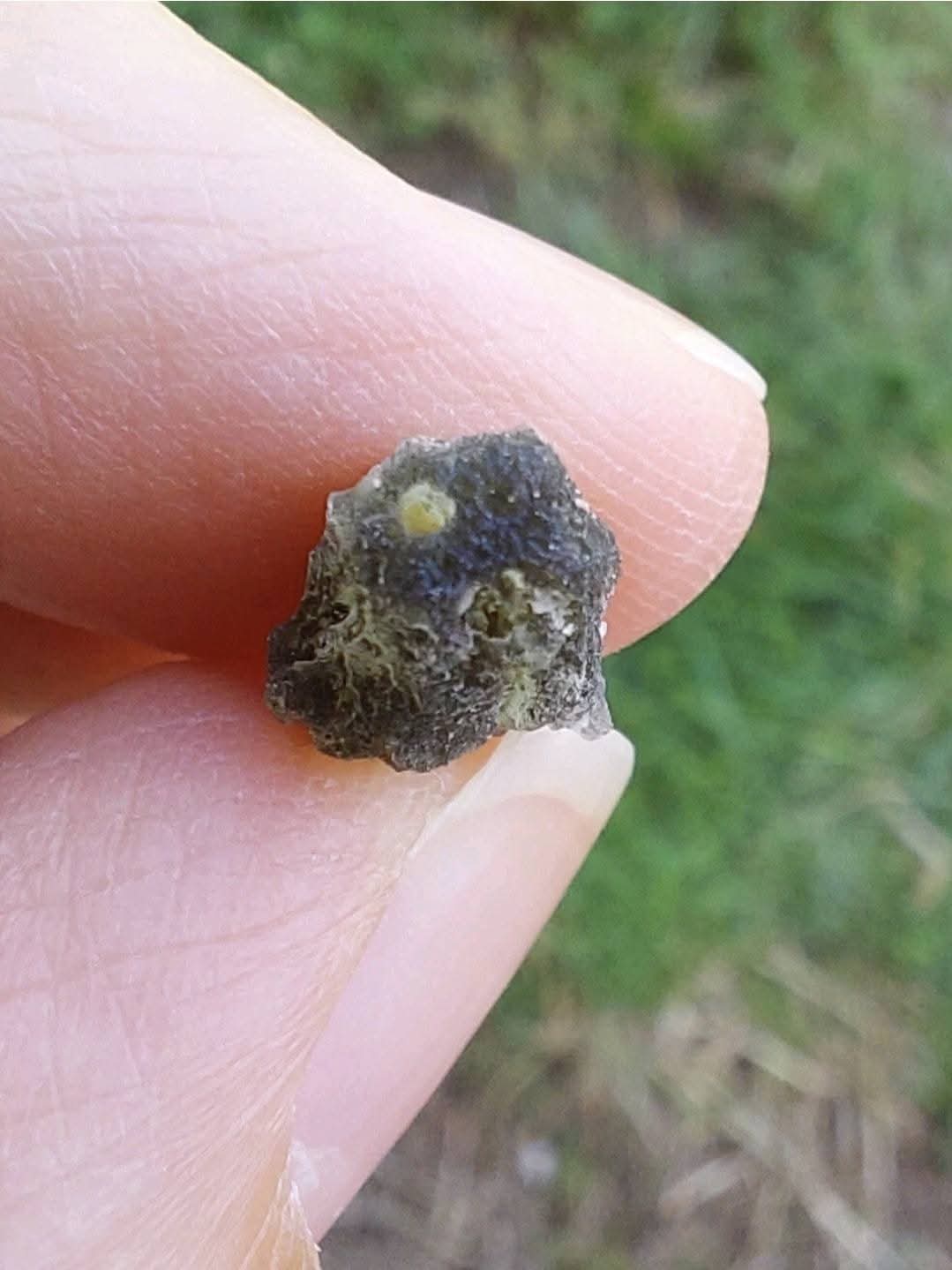 Moldavite Piece, 0.70g, Tektite (Ref: 774)