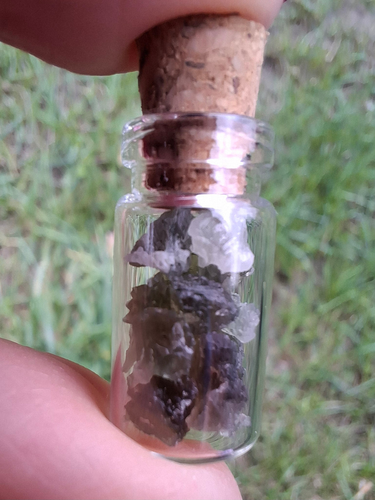 Moldavite Chips (1.00g) in 1ml Bottle, Tektite (Ref: B38)
