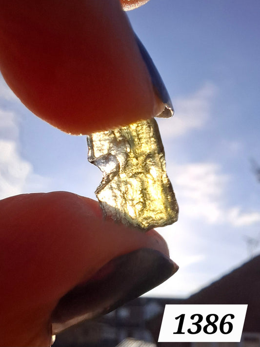 Moldavite small Piece, 0.42g, Tektite (Ref: 1386)