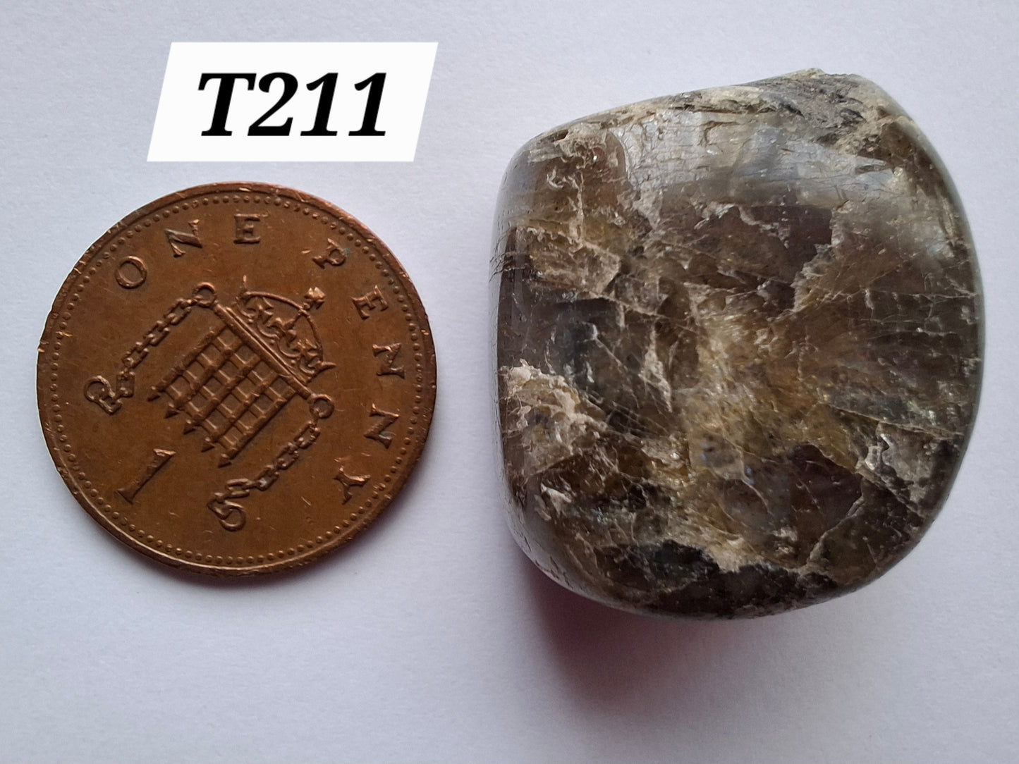 Labradorite, Tumble Stone, Crystal (Ref: T211)