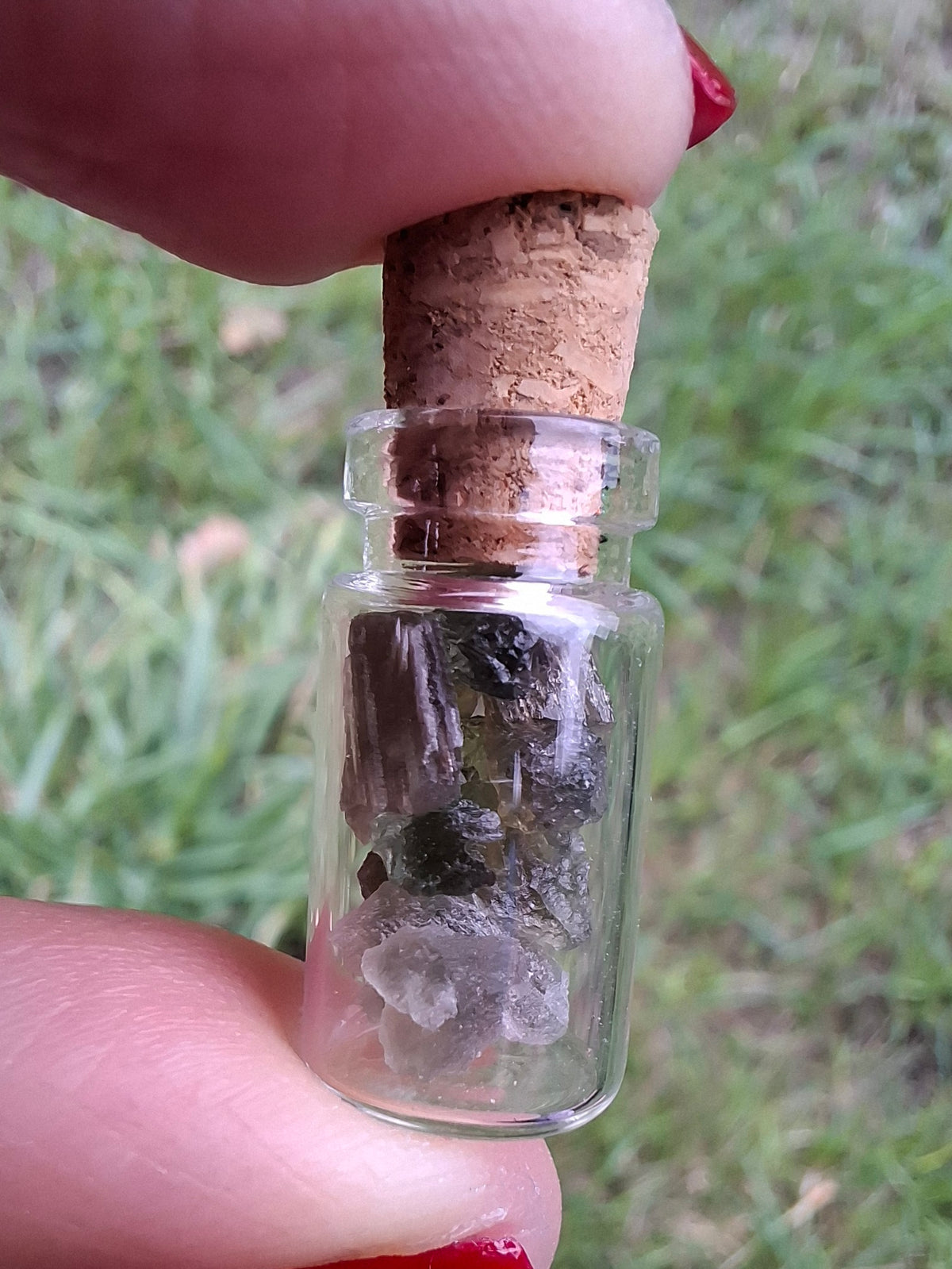 Moldavite Chips (1.00g) in 1ml Bottle, Tektite (Ref: B36)