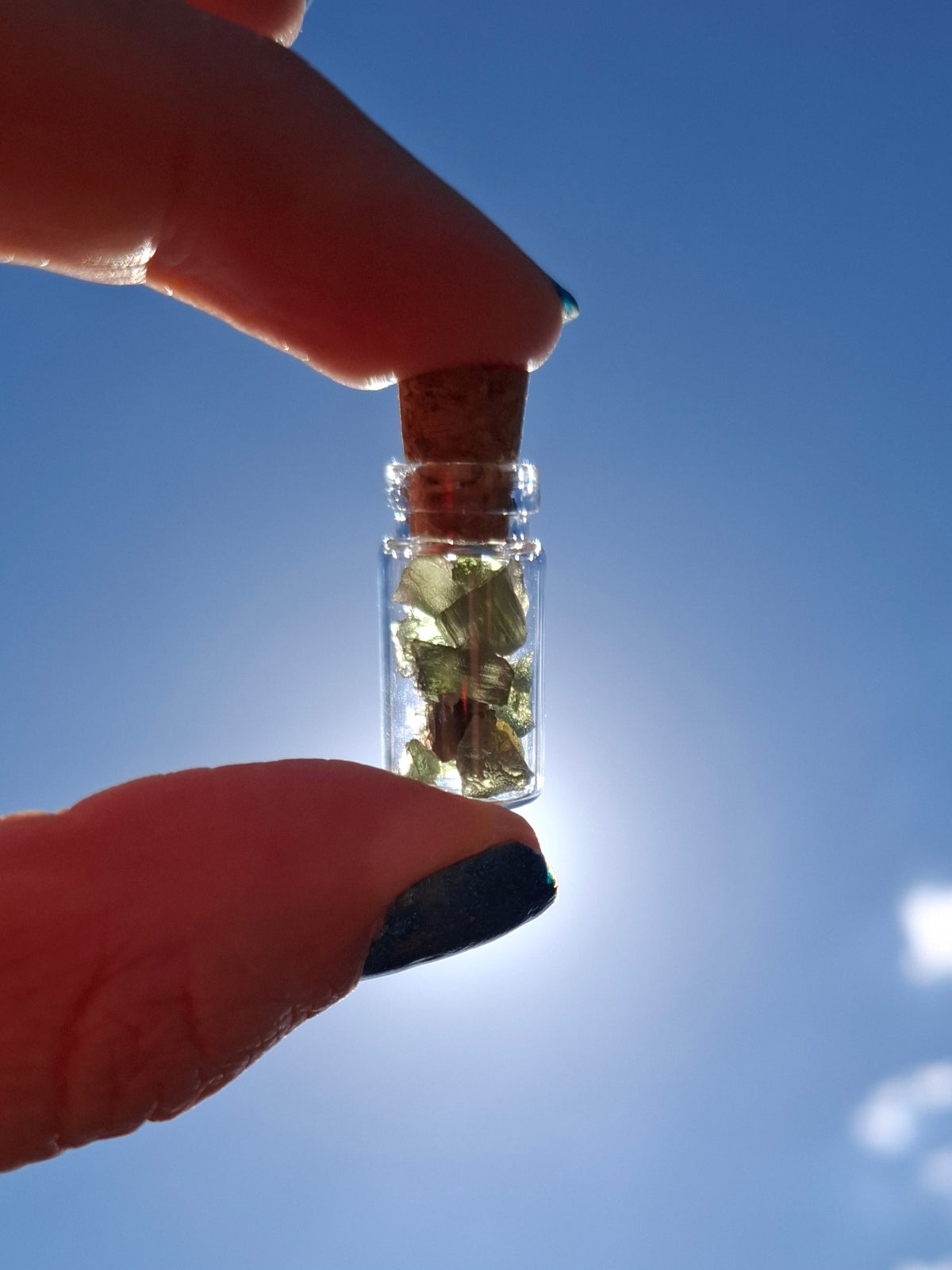 Moldavite Chips (1.00g) in 1ml Bottle, Tektite (Ref: B37)