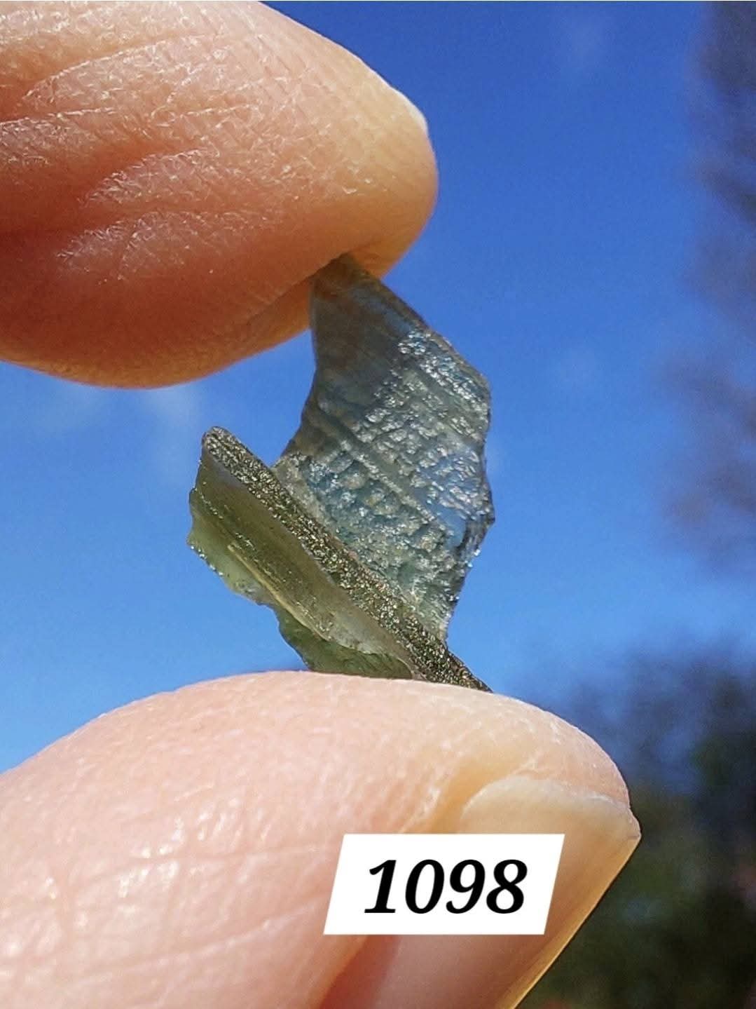 Moldavite Piece, 0.63g, Tektite (Ref: 1098)