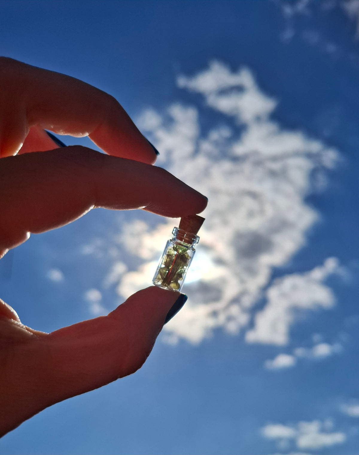 Moldavite Chips (1.00g) in 1ml Bottle, Tektite (Ref: B31)