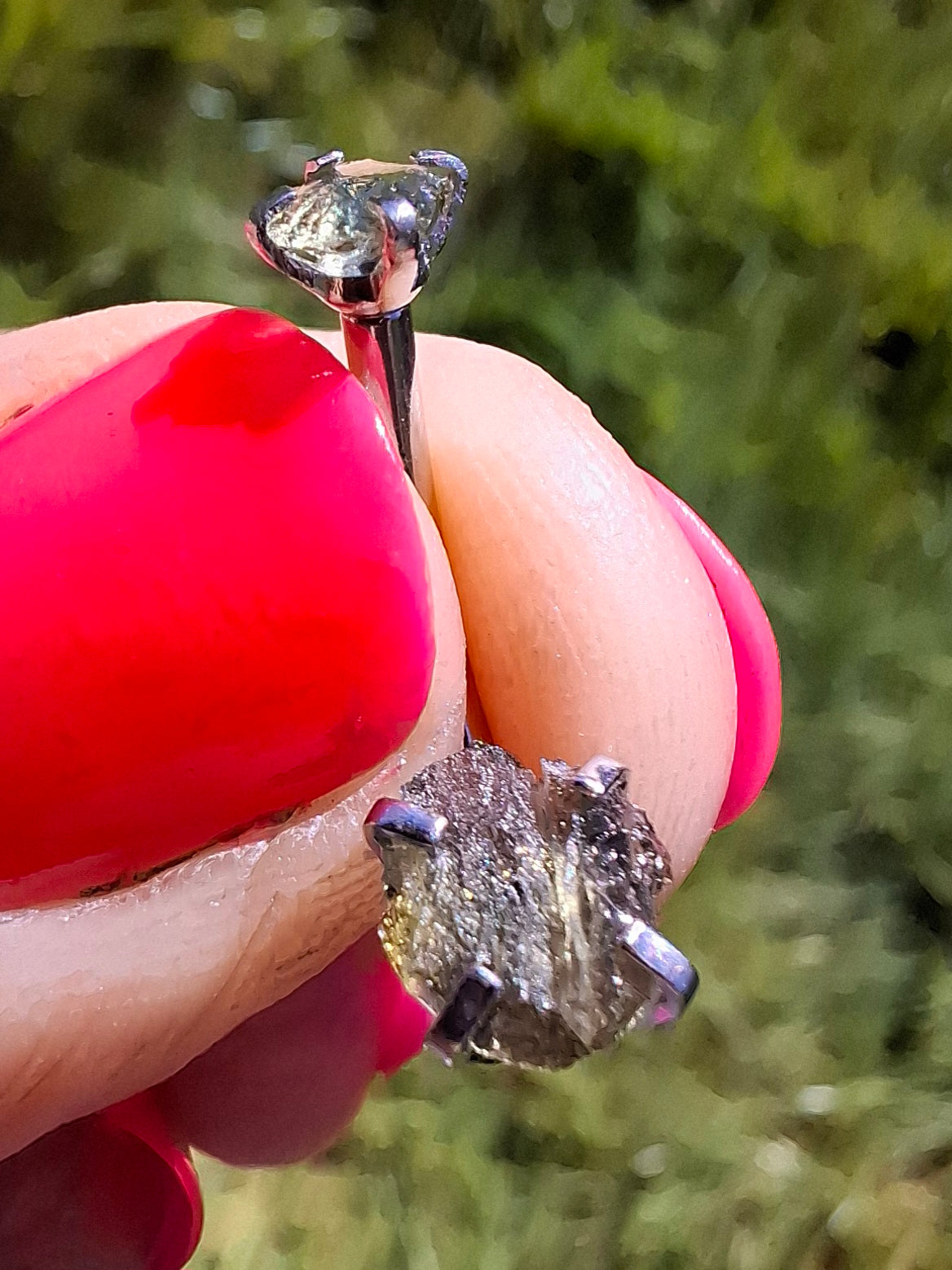 Moldavite (raw) BELLY BAR, 14G, Surgical Steel, Tektite (Ref: BB1)