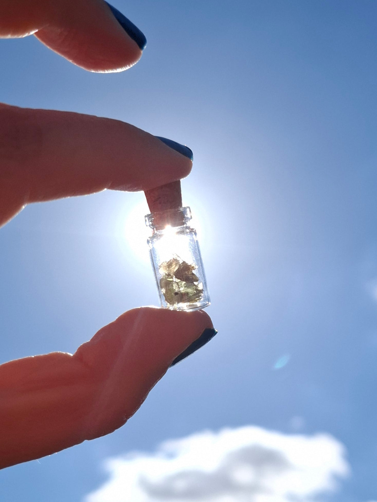 Moldavite Chips (0.50g) in 1ml Bottle, Tektite (Ref: B27)
