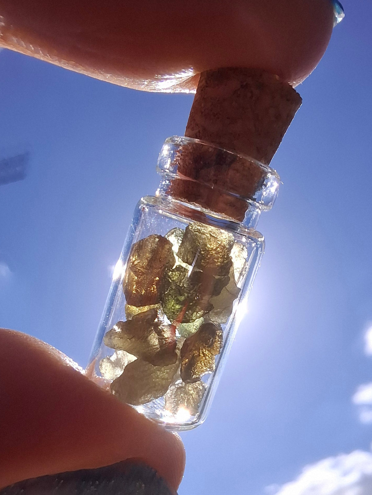 Moldavite Chips (1.00g) in 1ml Bottle, Tektite (Ref: B36)