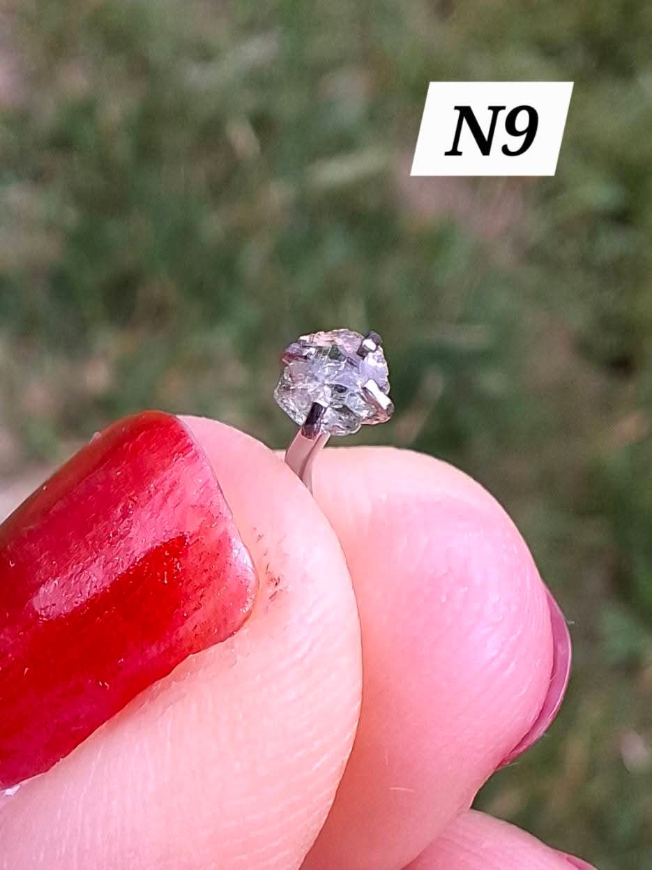 Moldavite (raw) NOSE STUD, 18G, L Shape, Surgical steel, Tektite (Ref: N9)