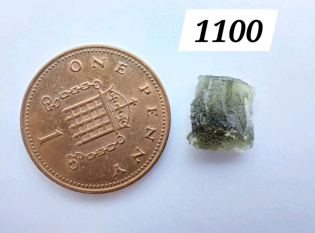Moldavite Piece, 0.65g, Tektite (Ref: 1100)