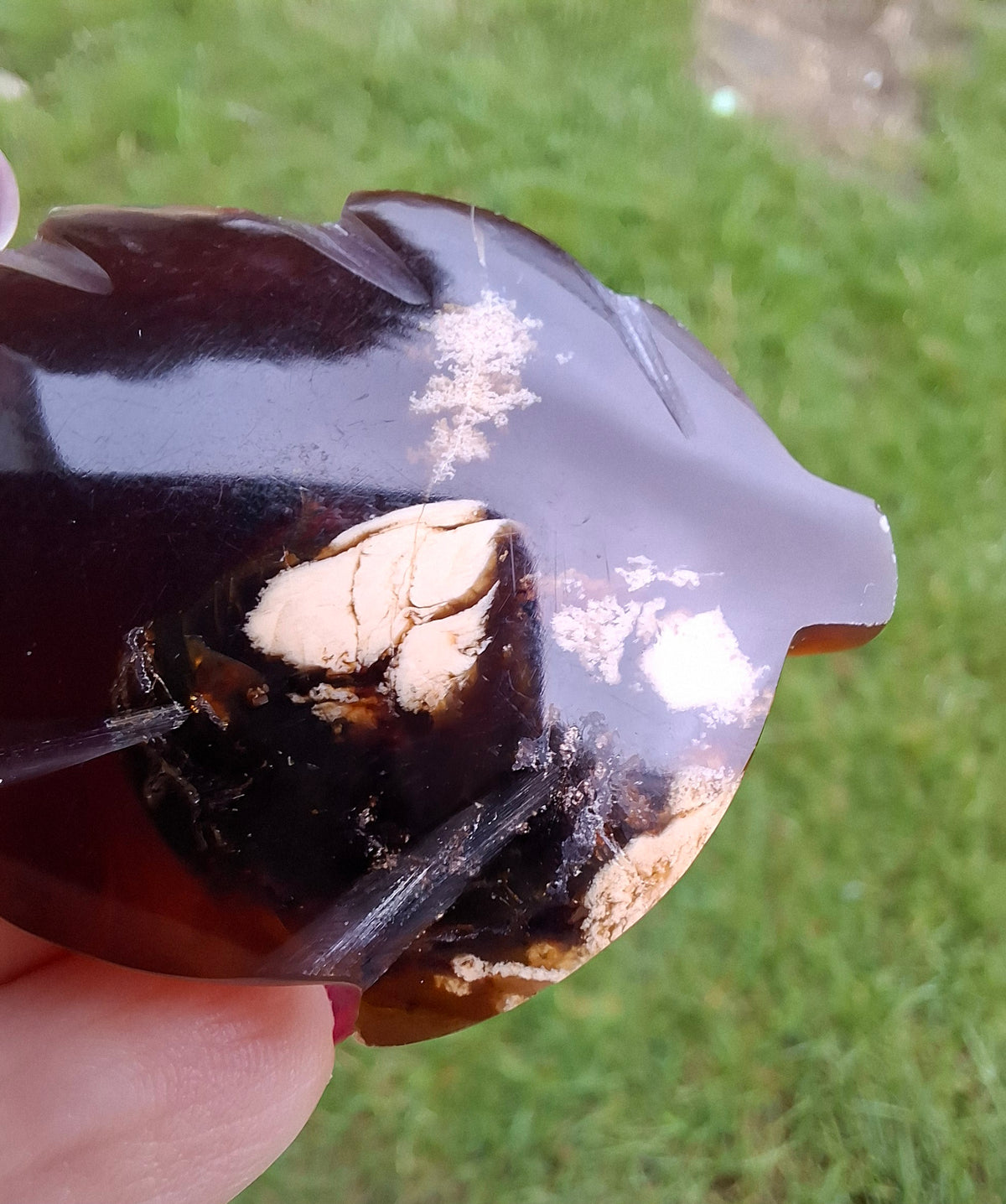 Red Amber Leaf Carving, 7.42g, Fossil (Ref: Leaf13)