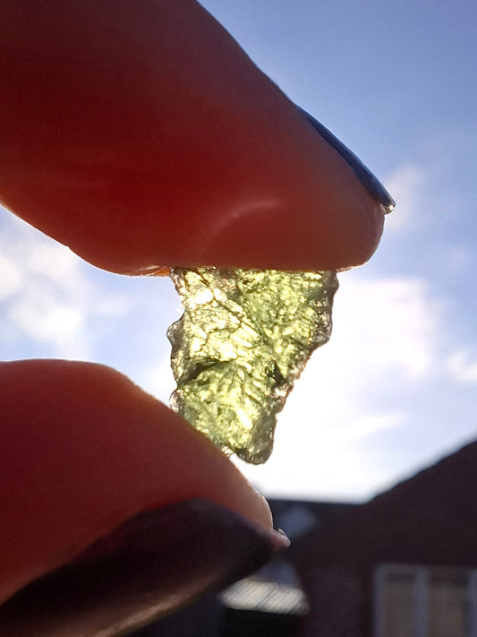 Moldavite Piece, 0.60g, Tektite (Ref: 1385)