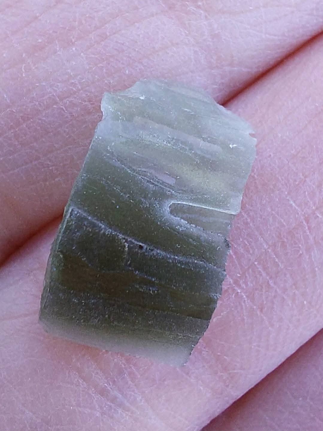 Moldavite Piece, 0.89g, Tektite (Ref: 1011)