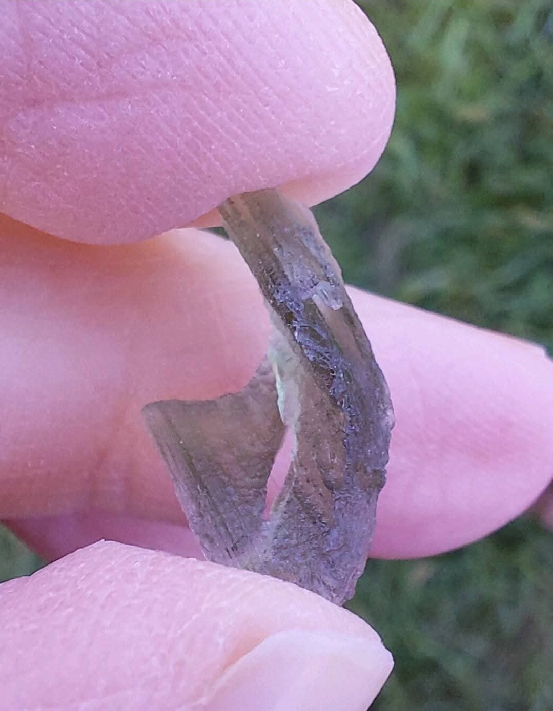 Moldavite Piece, 0.63g, Tektite (Ref: 1098)