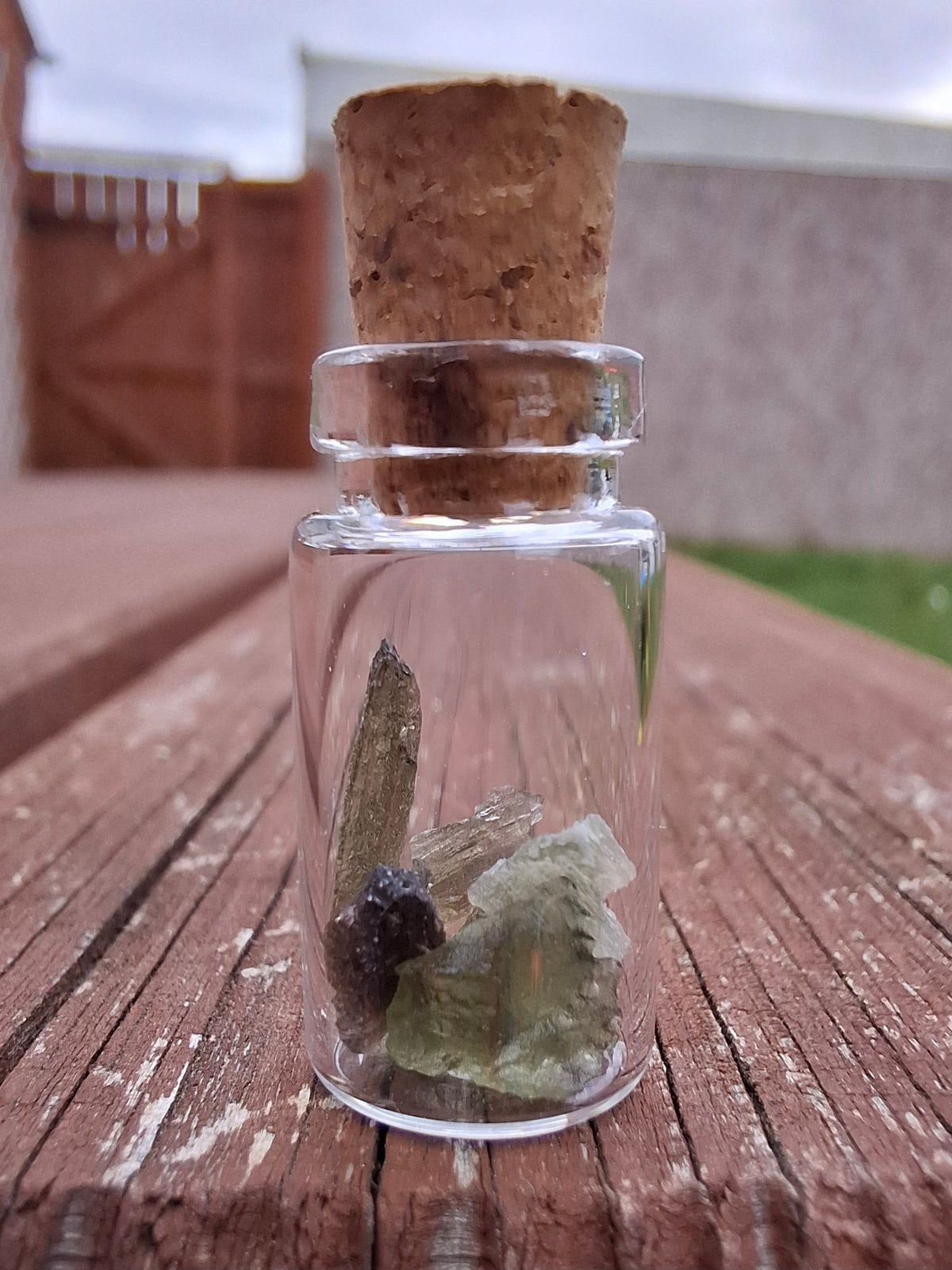 Moldavite Chips (0.50g) in 1ml Bottle, Tektite (Ref: B25)