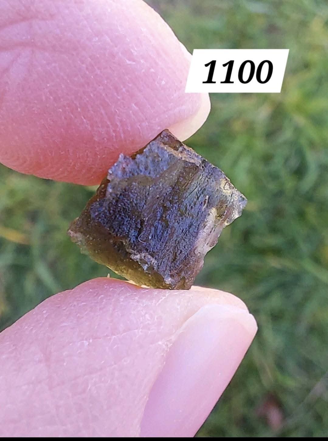 Moldavite Piece, 0.65g, Tektite (Ref: 1100)