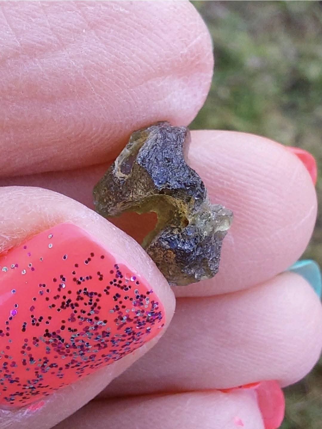 Moldavite Piece, 0.64g, Tektite (Ref: 1149)